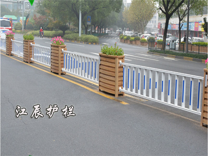 市政护栏需要多方面生产实力