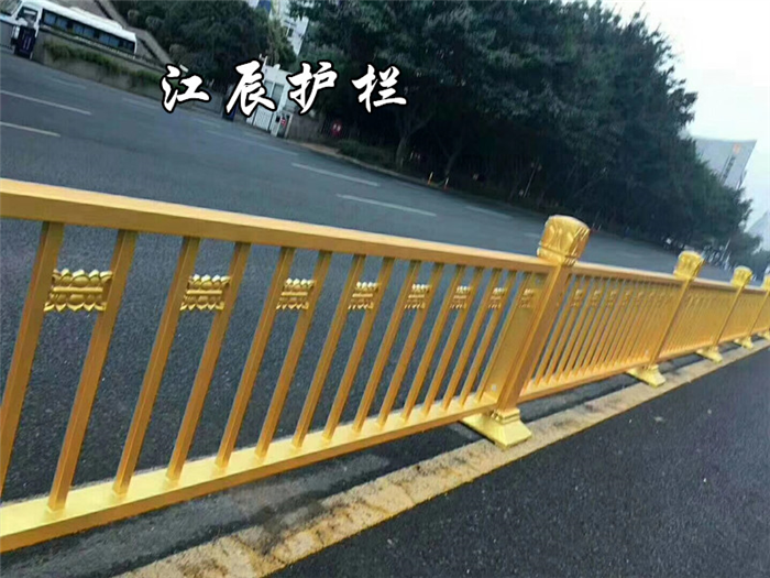 道路护栏网的养护三要点