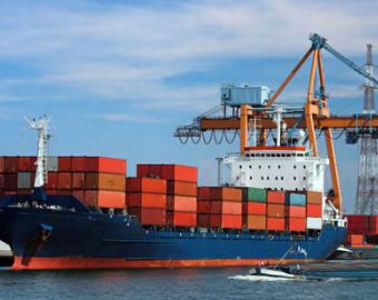 如何提高日本海运的运输效率和安全性？