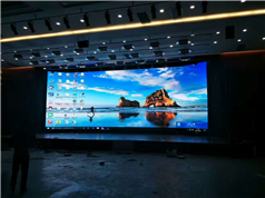 会议室大屏演示如何使产品和服务在展示中更加生动和引人注目？
