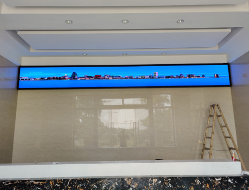 珠海中铁建展厅室内P2.5全彩条屏