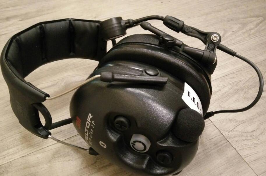 MT15H7AWS5通讯耳罩