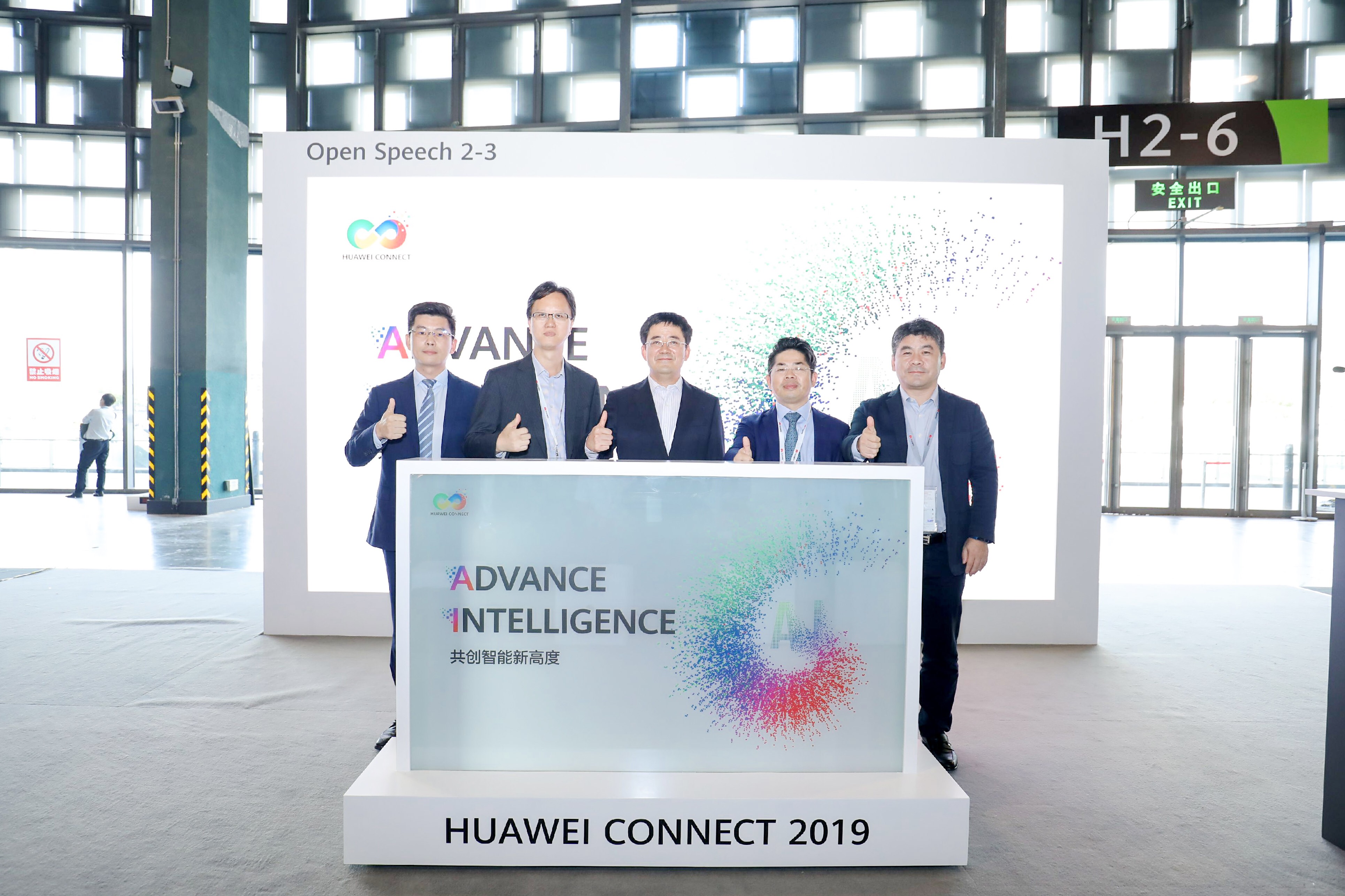 huawei-launches-the-intelligent-development-02[1]