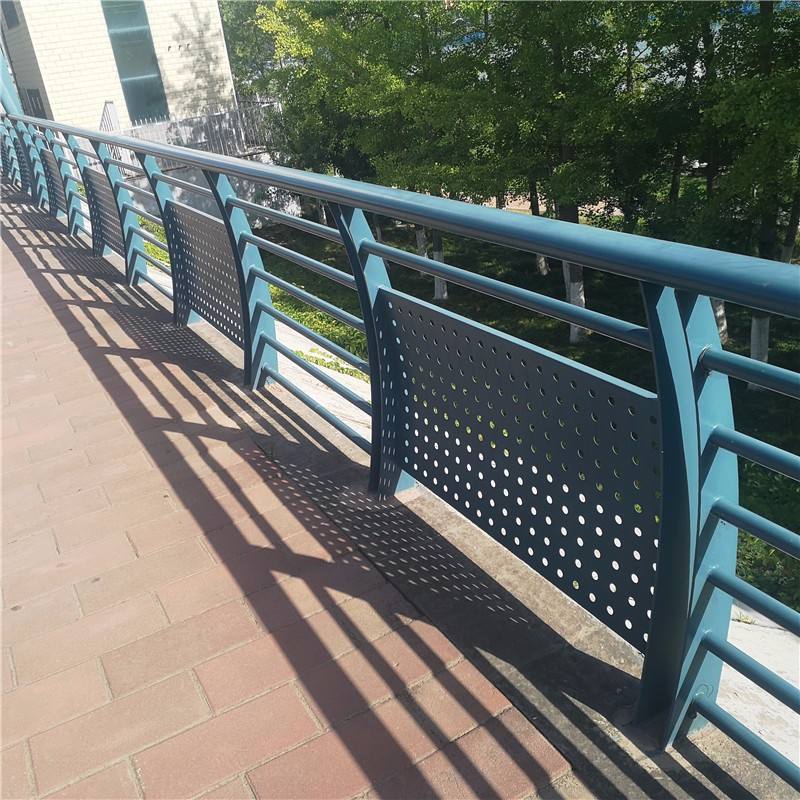 桥梁护栏的维修保养