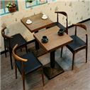 咖啡厅木桌