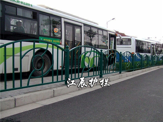 桂林交通隔离护栏厂家供应