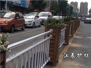 雙橋區(qū)道路花箱護(hù)欄