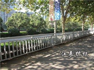 桂林市道路两侧护栏