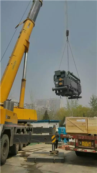 北京亦庄开发区柴油发电机组吊装就位