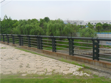 钢制桥梁护栏