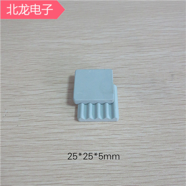 碳化硅陶瓷25*25*5mm路由器散热片厚度3mm/5mm/10MM微孔陶瓷散热片