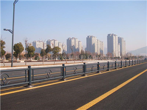 新疆马路护栏