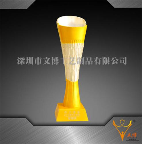 WB-1216.jpg Tang holding cup