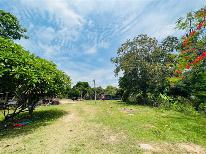 S1893  出售大宗土地，距离大峡谷水上乐园 1.7 公里