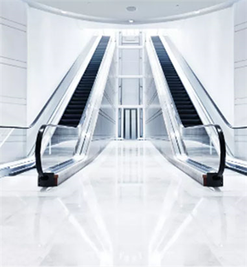 机场的人行道扶梯