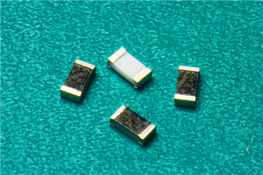 RS73 High Reliability Chip Resistors