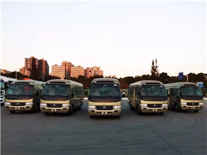 深圳旅游包车，海边度假用车，车站接送机场接送，中巴全新中巴接送员工上下班丰田考斯特租车